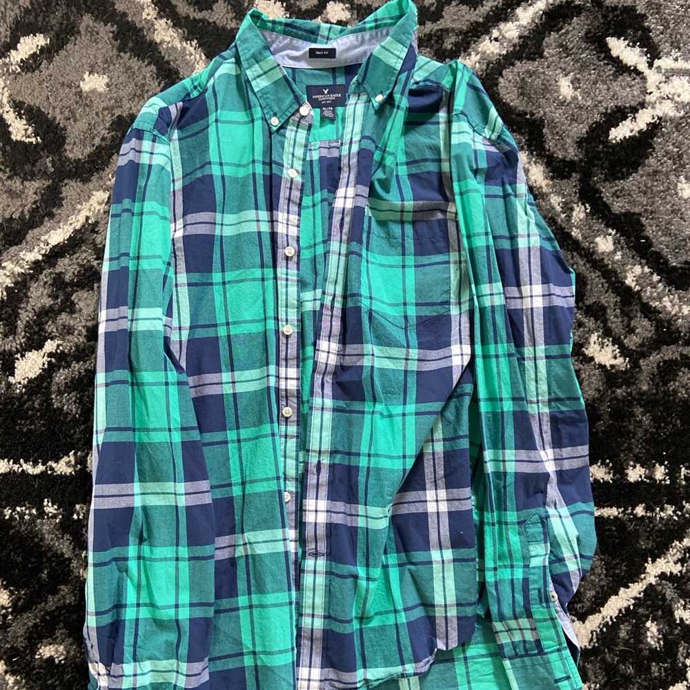 American Eagle button Down